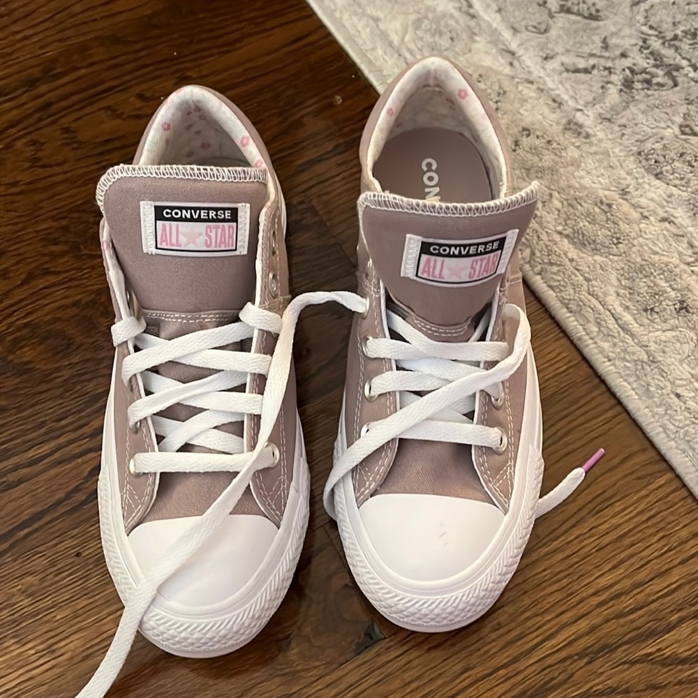 Converse All Star light purple lilac low top sneakers size 7.5